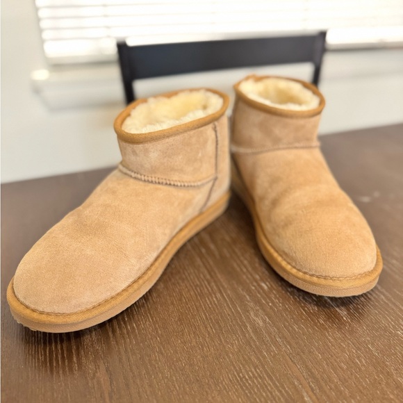 Lamo 4” Classic Boot Size 10 Women’s Pull on Boot Used/Slightly Worn See Pics - Picture 1 of 12